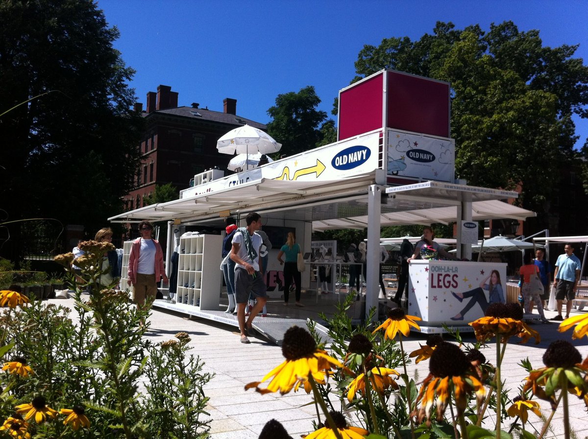 Steel_Space's tweet photo. Experiential, event and pop-up retail solutions year-round. Pop-up shop for Old Navy on the Harvard Campus! Looking for a similar solution?

FIND OUT MORE @ https://t.co/MTeYfOfMJP

#experiential #marketing #retail #OldNavy https://t.co/fZmxuuu3n5