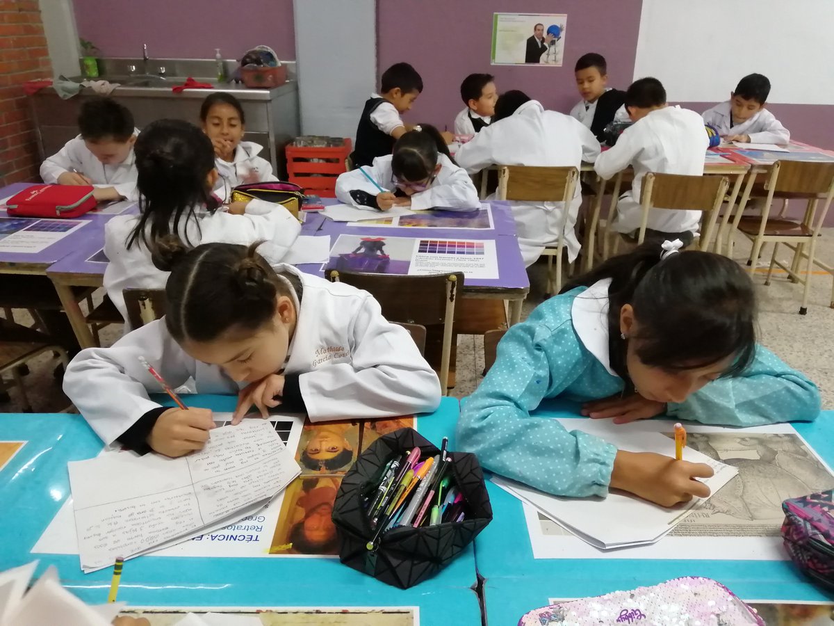 arteprimlancast's tweet photo. @primlancaster "Seamos héroes anónimos" Los alumnos de 1º a 4º elaboran un cuento donde ellos solucionan un problema del medio ambiente con una acción del día a día. https://t.co/0O4IvwO2oz