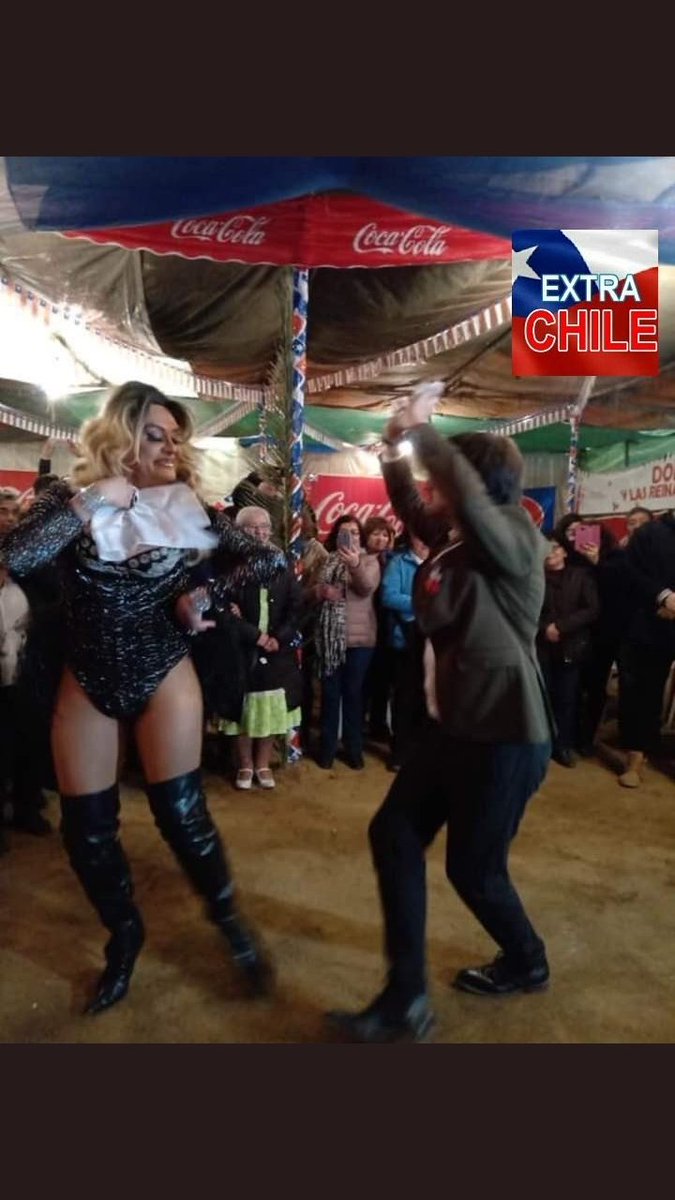 Granoarte's tweet image. #MilicosSinGloria utedes exterminaron a quienes pensaban distinto, otros los sacan a bailar, #JorgeSharp baila cueca con transfomista.