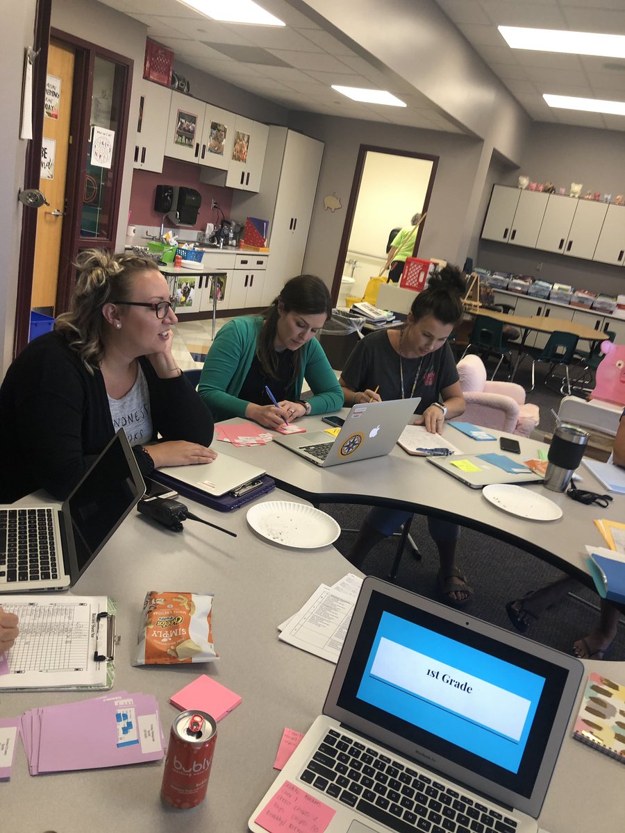 amanda_bohle's tweet photo. Collaboration at its best: all stakeholders working together to determine what each students needs in order to support their literacy growth! #HarvestLearn #MTSE #collaboration #SASCompass https://t.co/C7Hh8alqqG