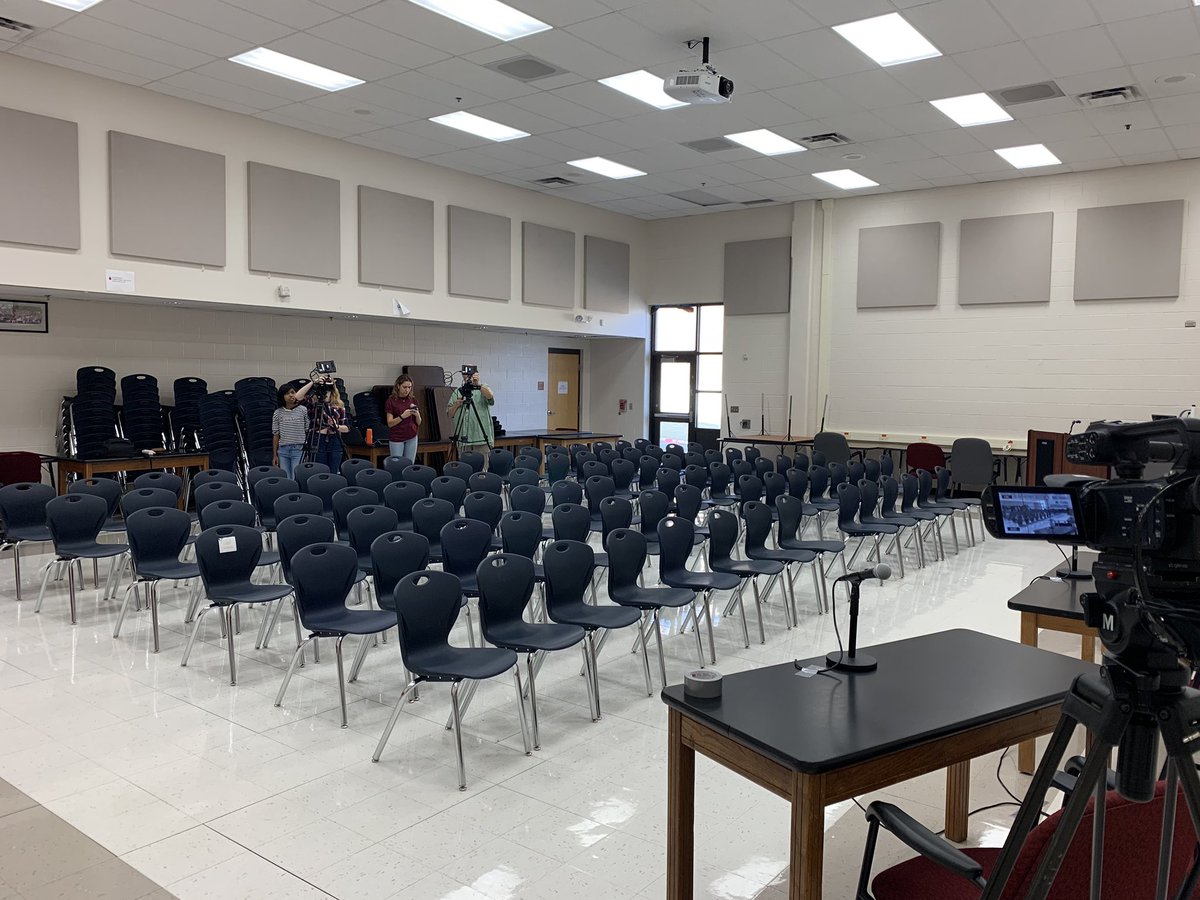 MrsBanda_BHS's tweet photo. Amazing opportunities for amazing students!! Take a sneak peak of our students in the behind-the-scenes action!! ๐ฌ๐ฅ @NISDComArts #CAHSwereLegendary #WhyComArts https://t.co/vLxEm0hOL6