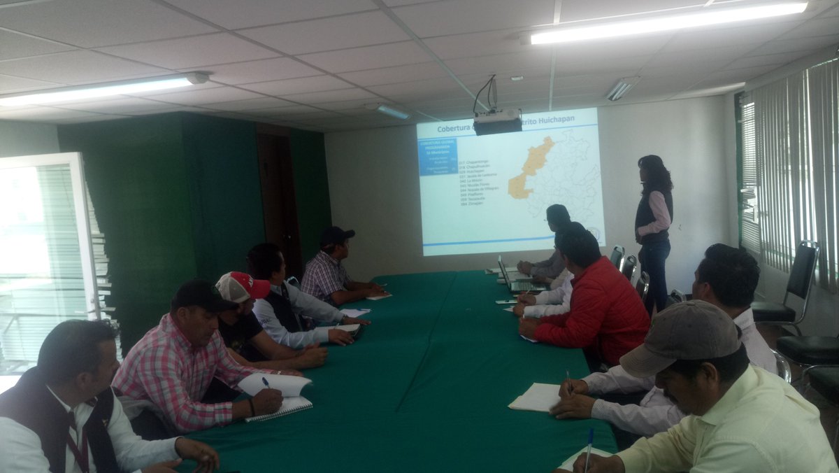 DDR06_HGO's tweet photo. 9a. Reunión CDDRS #Huichapan se dieron a conocer avances importantes de los programas operativos del Sector Agroalimentario y la entrega de constancias de proveedor confiable a prod. ganado bovino por parte SENASICA-CEFPPH

#SADER
#AGRICULTURA https://t.co/s2jd9K9n2z