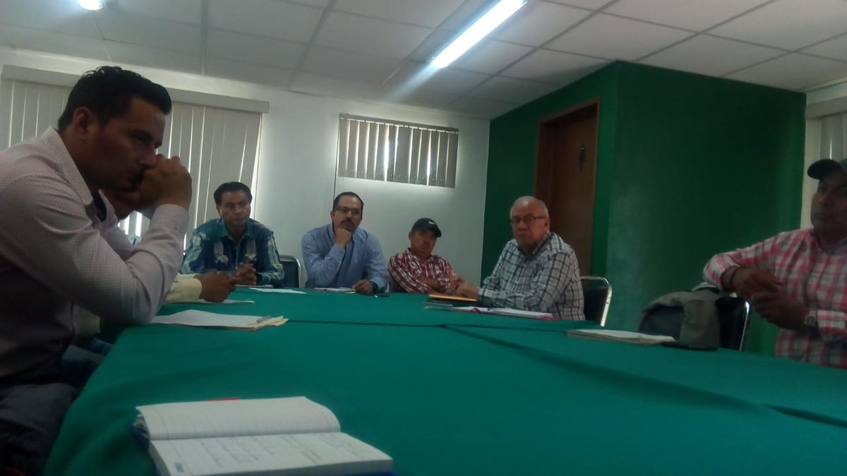 DDR06_HGO's tweet photo. 9a. Reunión CDDRS #Huichapan se dieron a conocer avances importantes de los programas operativos del Sector Agroalimentario y la entrega de constancias de proveedor confiable a prod. ganado bovino por parte SENASICA-CEFPPH

#SADER
#AGRICULTURA https://t.co/s2jd9K9n2z