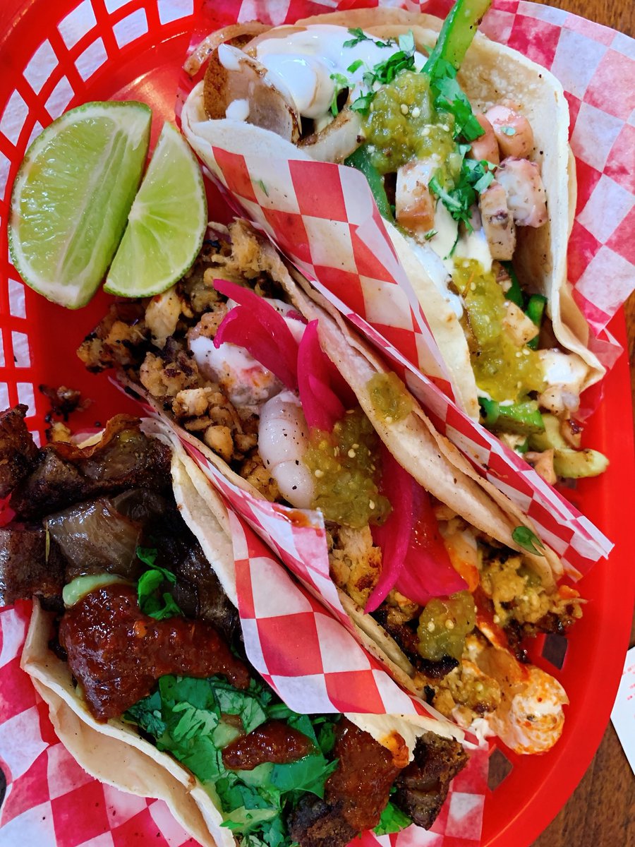 HungryChristel's tweet photo. Best. Fish tacos. I had the smoked marlin and shrimp w cheese; the grilled octopus and #cabeza beef cheek and head meat. Out of this world @SevenLivesTO 🌮🐙🐟🦐 #doubledecktortillafun #twohops https://t.co/XER2hwanJI