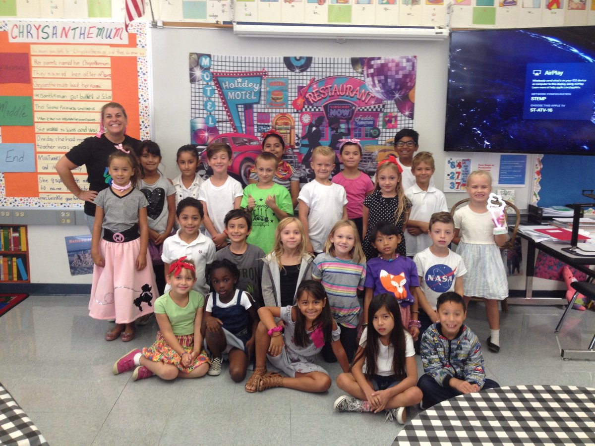 allysimmons13's tweet photo. Rock Your School Day here at Stoneridge at today. #rcsdchampions #rockyourschool #getyourteachon https://t.co/LovCicxXuA