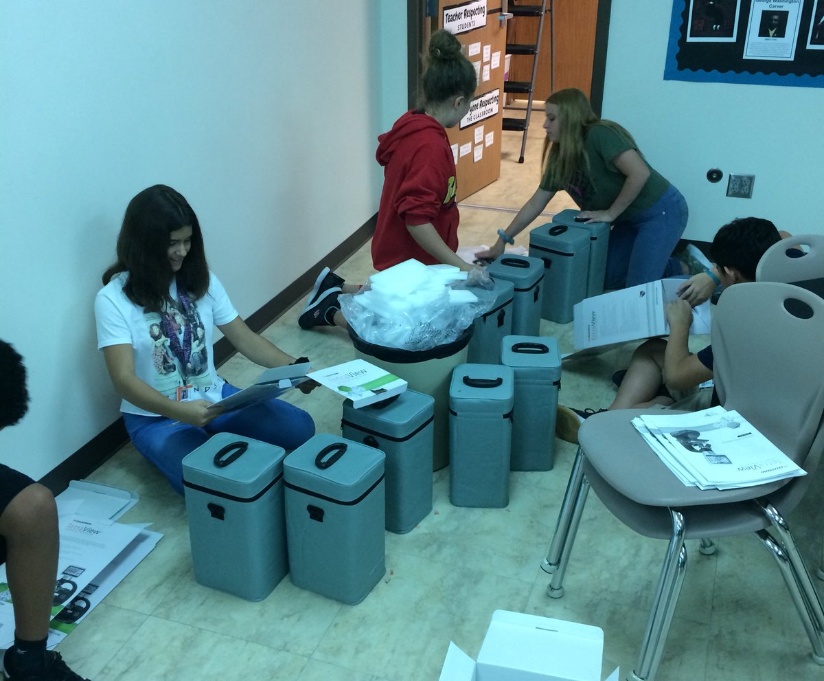 Microscope unloading day....all thanks to the <a href="/KatyISDEdFound/">Katy ISD Foundation</a> woot woot!! #wmjhpride
