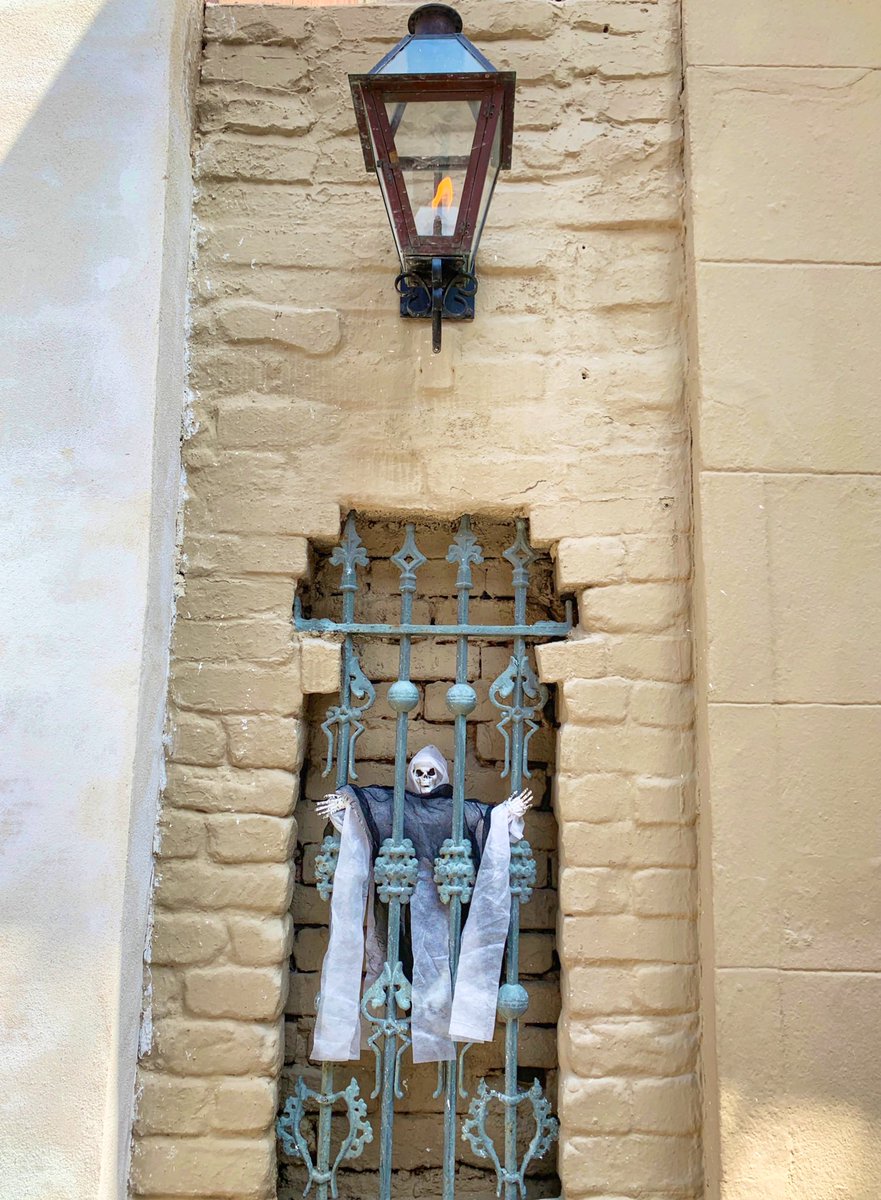 DavidMora's tweet image. They’re here! First sign of Halloween decorations in the French Quarter. 

Informal poll – Is it too early for Halloween decor? Tweet back yes or no. 

🎃👻🔮💀🕸 
#BooYall #NewOrleans