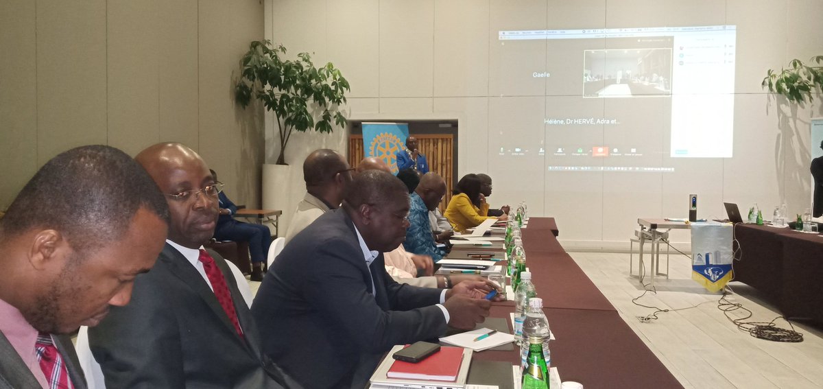 AG_indry_RI9101's tweet photo. Jour 4 de la visite du Gouverneur Thomas Somé en #CIV225 : il est reçu par les clubs de #Riviera et #Ivoire https://t.co/hbnQULLPhK