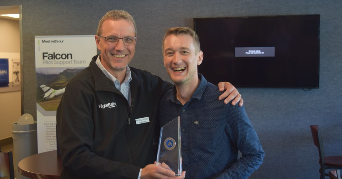 FlightSafetyInt's tweet photo. Please join us in congratulating Vincent Leimacher for earning his #MasterAviator Award in the @DassaultFalcon 900EX EASy program. Vincent is the second #pilot to receive this prestigious award.
#FlightSafetyInternational #Dassault #DassaultFalcon https://t.co/8D4j4GOLo2