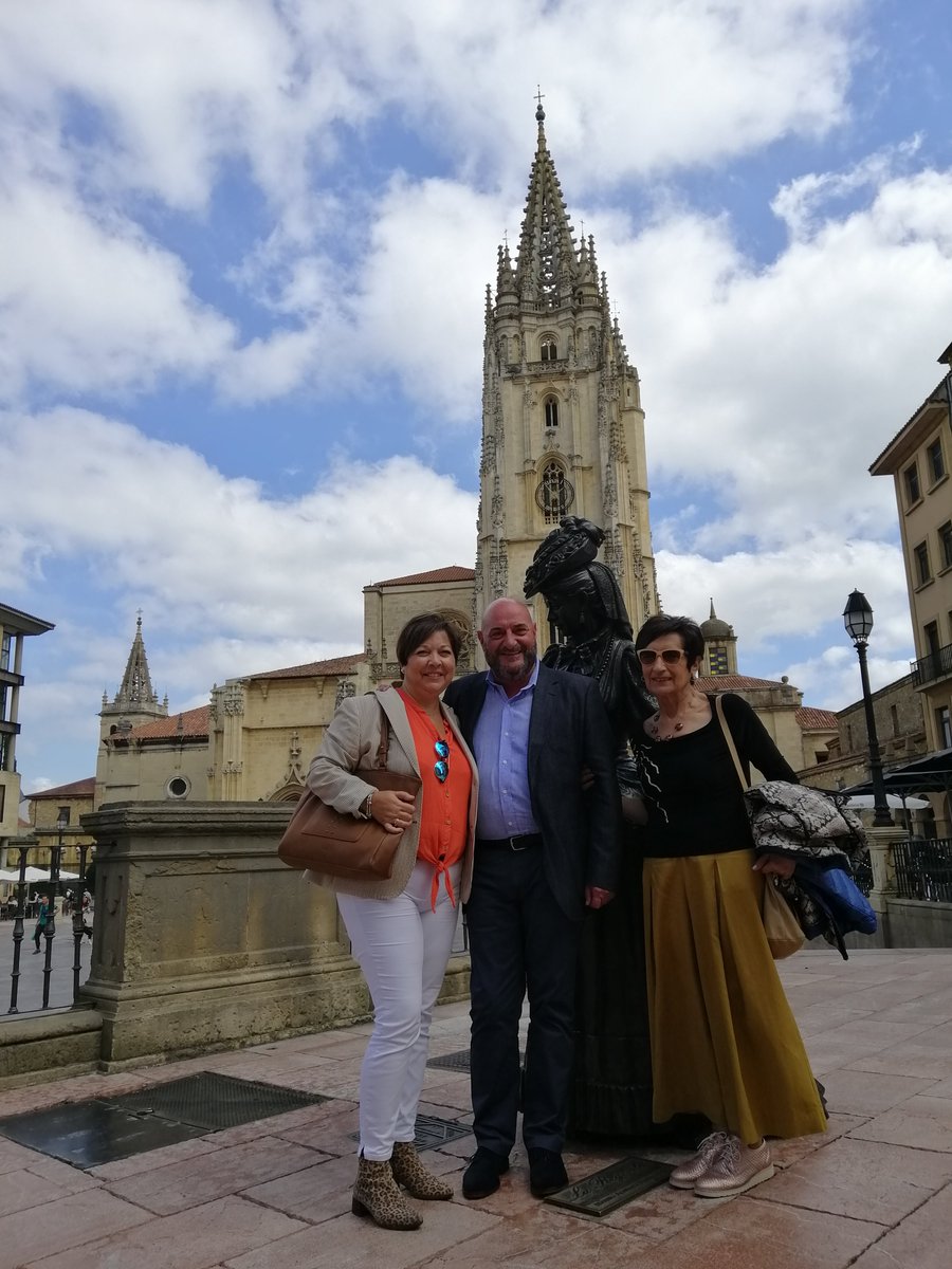 Netespana's tweet photo. Calentando motores para afrontar un año más #GETNE19. Con unos guías de excelencia... #Oviedo @GrupoGetne https://t.co/aHC7WaPw15