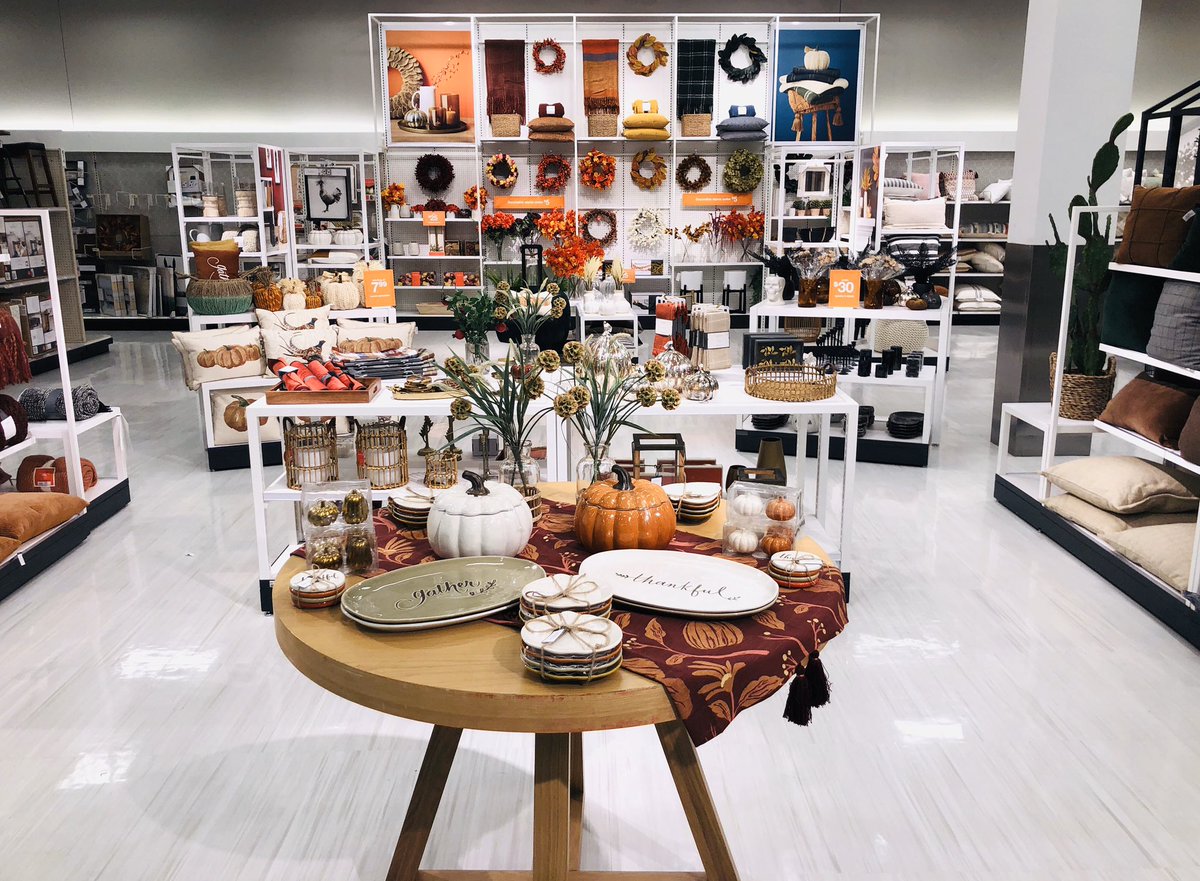 JoseI1344's tweet photo. Fall is finally here at #T1344! Now you can get in the cozy spirit with with all of our warm and exciting new home pieces! Get your shop on for Home Décor! We’ll be #thankful you did! #Target #homedecor #VMLifestyle https://t.co/uTL9DVuNKa
