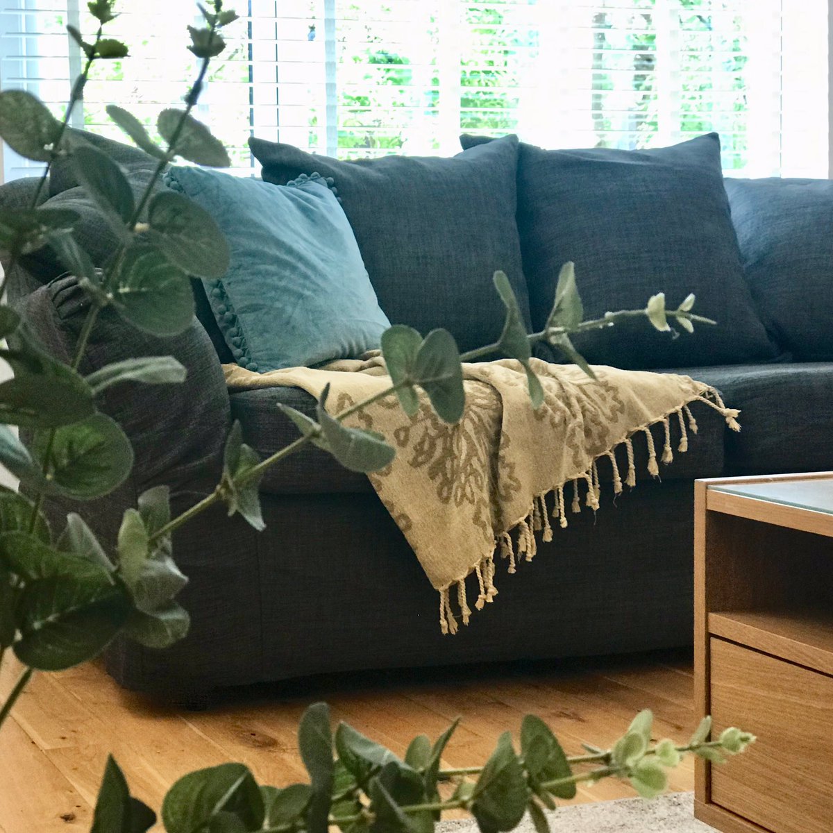 Blimey, what a lovely surprise!
Looking on #Rightmove so I could share the link of last project but couldn't find it ... then in came a WhatsApp from my client to say that it's already been snapped up! 
#PropertyStylingWorks
#HomeStaging
#SellTheLifeStyleNotTheWayYouLive
#RooSt