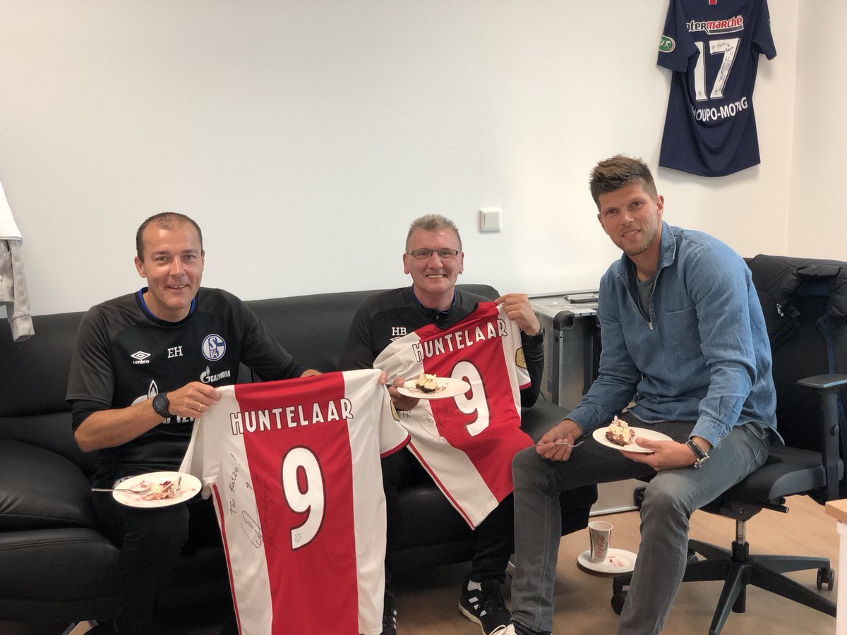 Katze 🐈 &amp; Blume 🌷 #schöneuchwiederzusehen 💙