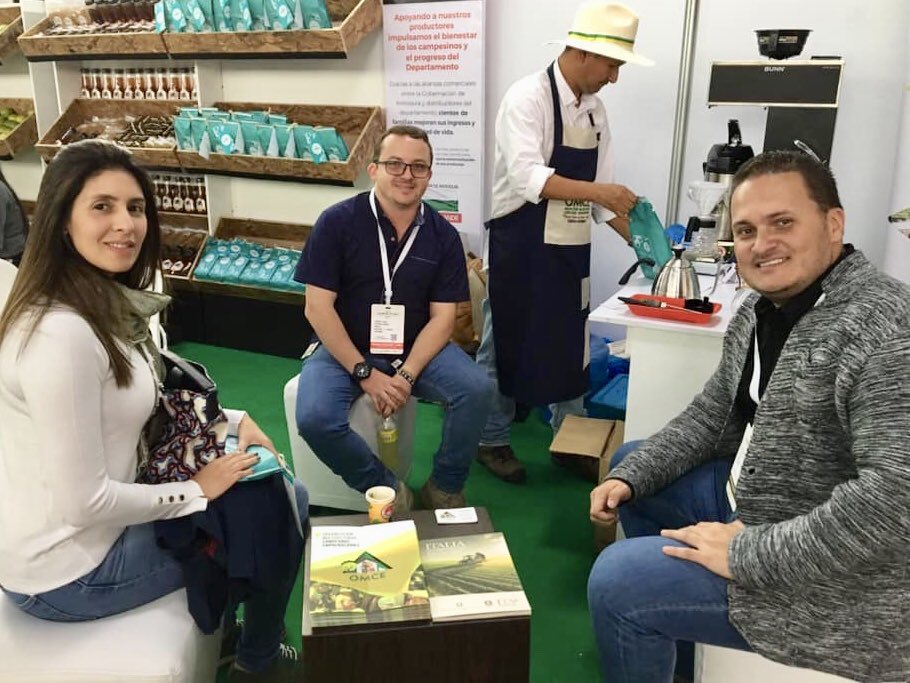 AlexanderZuZ's tweet photo. #ExpoAgrofuturo | Acompañamos a nuestros productores locales #OMCE que fortalecen nuestra economía local y de la #ProvinciaCartama apoyamos a los empresarios del campo #TamesisTerritoriodeEsperanza @AurelioLlanoP @AgriculturAnt https://t.co/ZF7LBc4h8l