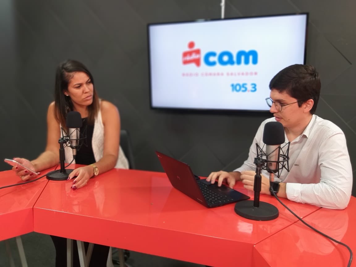 victordojornal's tweet photo. 📻📻📻 Tem novidade chegando no ar: Câmara é Notícia! Será o seu resumo de tudo que foi notícia de segunda a sexta no seu fim de semana. Comigo e com Adriana Planzo. Notícias políticas locais e nacionais. Vai ao ar todo sábado e domingo às 18h. #radioSSA #noticia #politica https://t.co/4hMaHOoy7v