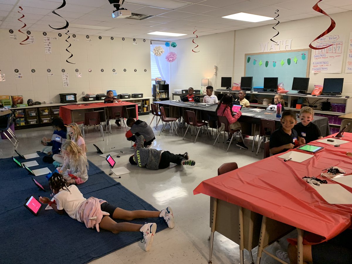 AlexBCole_'s tweet photo. We had a great day celebrating #rockyourschool and we loved how excited the kids were when they arrived. #brandonelementary #weriseaimhigh https://t.co/RPeFmldgkm