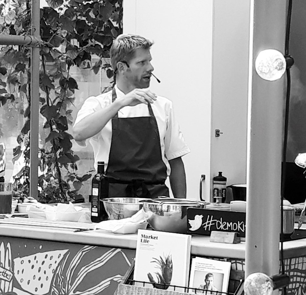 Hayden1974's tweet image. Mid flow; no doubt talking to @LukeMackayCooks about real food, ‘Deliciousness’ &amp;amp; riding a 🚴🏻‍♂️ @3TourCookBook &amp;amp; #charity fundraising for @CureLeukaemia at today’s @boroughmarket #DemoKitchen
@BaxterStorey 🍽

📸- @HelenPrattNo1 😘 x