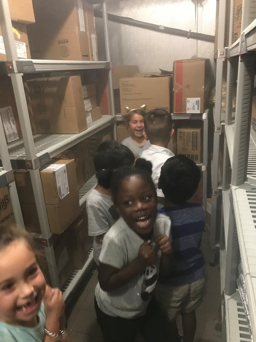 CISDNutrition's tweet photo. Our kindergarten classes at @TCETexans got to tour our kitchen freezer today! They were able to see what -2* really feels like!๐ฅถThey then enjoyed a delicious frozen fruit treat! #KitchenTour #CISDOurStory #RealSchoolFood #FreezerFun https://t.co/Zk40sxqfEI