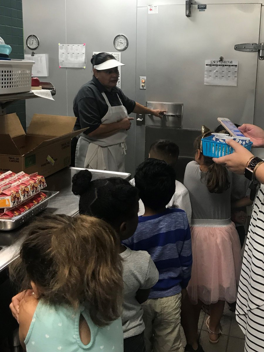 CISDNutrition's tweet photo. Our kindergarten classes at @TCETexans got to tour our kitchen freezer today! They were able to see what -2* really feels like!๐ฅถThey then enjoyed a delicious frozen fruit treat! #KitchenTour #CISDOurStory #RealSchoolFood #FreezerFun https://t.co/Zk40sxqfEI