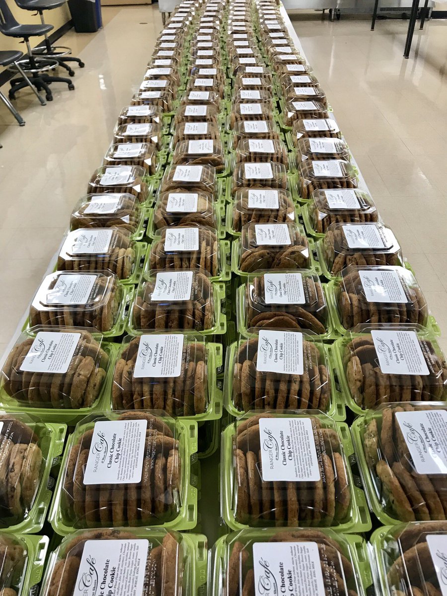 Very impressed with the work ethic and dedication of our <a href="/West_Shore_CTD/">West Shore Career-Tech</a> Culinary Arts students for making and selling over 11,000 cookies with proceeds going to the <a href="/CleFoodBank/">Greater Cleveland Food Bank</a>! 👏🏻👏🏻 <a href="/rmcgorray/">Robert Mcgorray</a> @DevanCorti