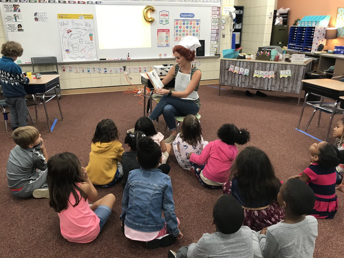 caradkern's tweet photo. Sometimes I do get to leave my classroom😉 today I helped out a co-worker by dressing up as Cass, a character from the SuperKids reading curriculum. I visited the kindergarten classroom, read a book, handed out cookies, and got lots of hugs! https://t.co/yncRfaUbNQ