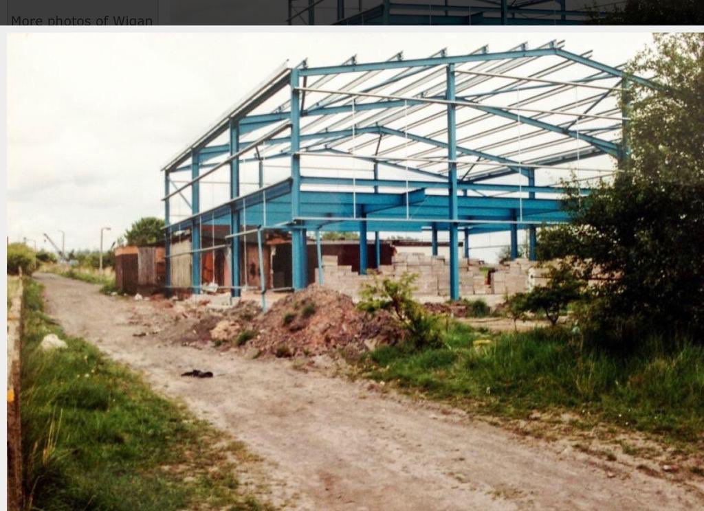 Aspullrfc's tweet image. A great shot of Aspull Rugby Club back from when the current clubhouse was being built from the top of the Wutchie...
#tbt #uptheemus #aspullrfc #aspull