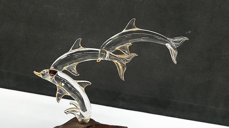meetgoodwill's tweet photo. Capturing elegance & joy: #22K #gold gilded glass #dolphin Figurine. Bid here, #thirfty:
https://t.co/4DsWhxASUw @RedworldToys @NeatNicheinWood @TammyTu78097268 @CozyAtoZ @smilingbluedog @bjaycee @mcwilsonky @flwrgardengifts https://t.co/D5GNhMgknW