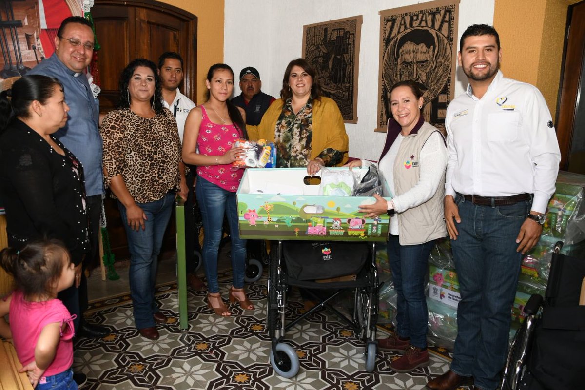 DIF_Michoacan's tweet photo. El día de hoy visitamos el municipio de Tzitzio para la entrega de sillas de rueda y cunas a futuras madres, esto como parte de las acciones que realizamos para el fortalecimiento de los sectores vulnerables. #MichoacánSeEscucha https://t.co/0tdkeSJPMh