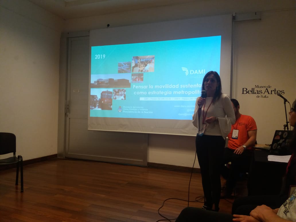 SoleIglesiasOk's tweet photo. En el panel/debate "Gobiernos y Legislaciones", desde el #ProgramaDAMI, presentamos: "Pensar la movilidad sustentable como estrategia metropolitana".
#ÁreasMetropolitanas #ForoArgentinoDeLaBicicleta #FAB2019 #MovemosElNorte @argenbici https://t.co/APX1JSth5Z