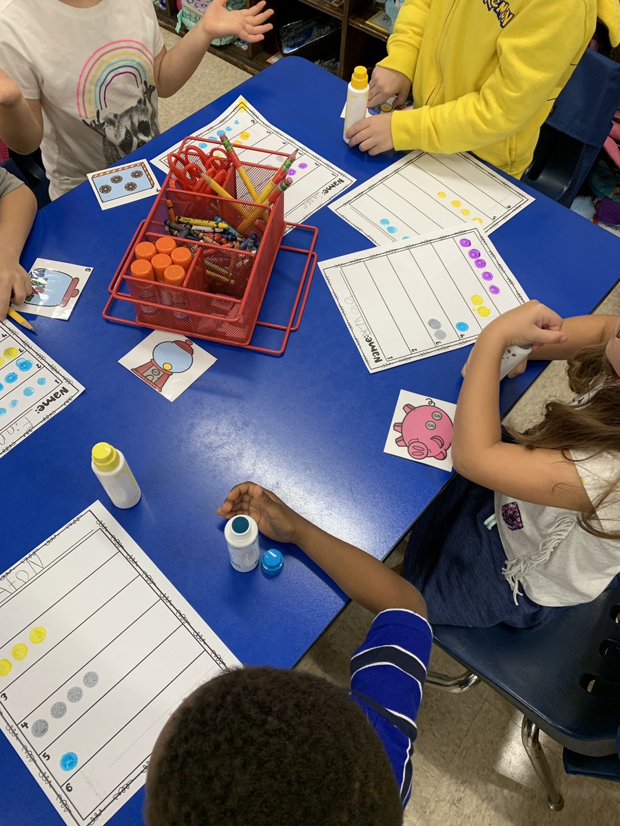 MsKallertEDU's tweet image. Today we used dot markers to help us count numbers to 5! #weecancount #weelovemath @AnnaRudowsky @WeehawkenTSD