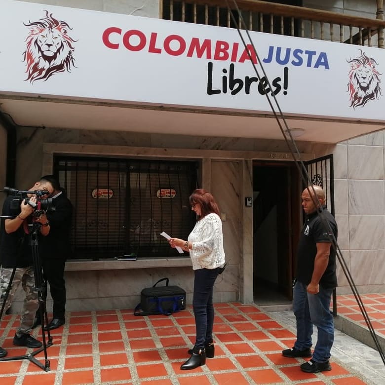 medellinfeliz's tweet photo. Nuestra candidata a la Alcaldía de #Medellin, Gemma Mejía, en entrevista con Canal Teleantioquia
#medellinunaciudadfeliz #medellinfeliz #colombiajustalibre #marcaleon #votaleon #primerolafamilia #ruge @ColJustaLibres https://t.co/TLW1yrlZIv