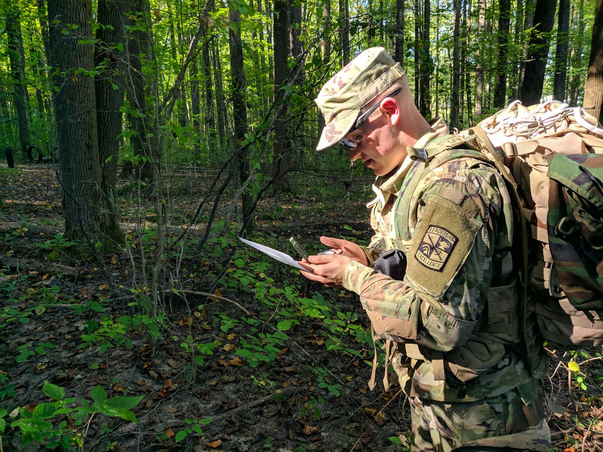 sru_rotc's tweet photo. Never a bad idea to do an azimuth check. #armyrotc @ArmyROTC @CG_ArmyROTC #azimuthcheck
#nspw https://t.co/LeG9I89pQE