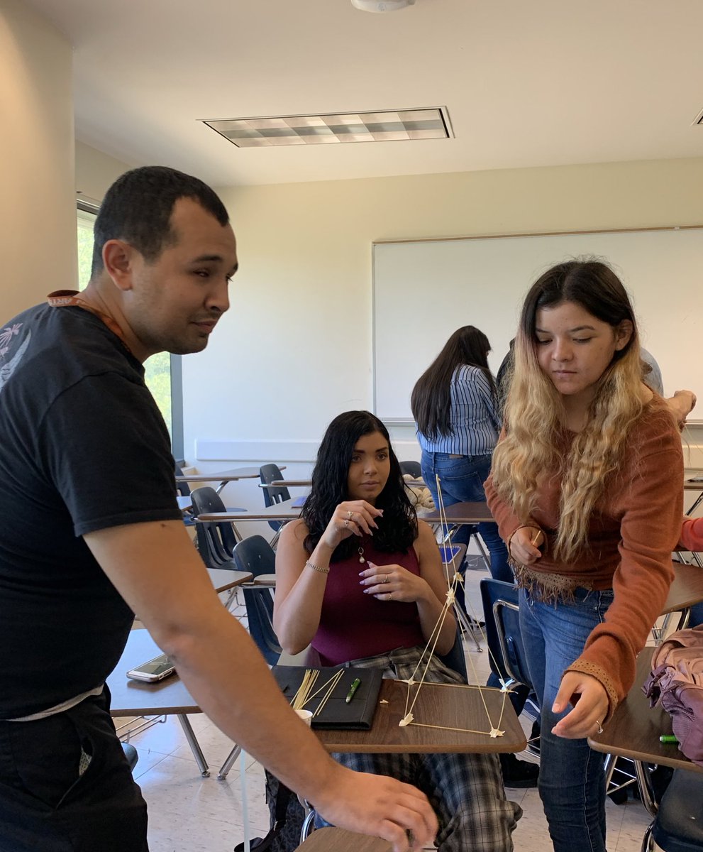 Oraib_Mango's tweet photo. Team work, creativity, collaboration and problem solving #csusb1stday #csusb #edchat #classroom https://t.co/DvelGmESOs