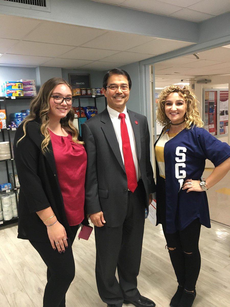 .<a href="/stjohnssi/">St. John's University, Staten Island Campus</a> gave President Conrado "Bobby" Gempesaw a warm welcome during his visit to campus! #WeAreStJohns 🔴 ⚡