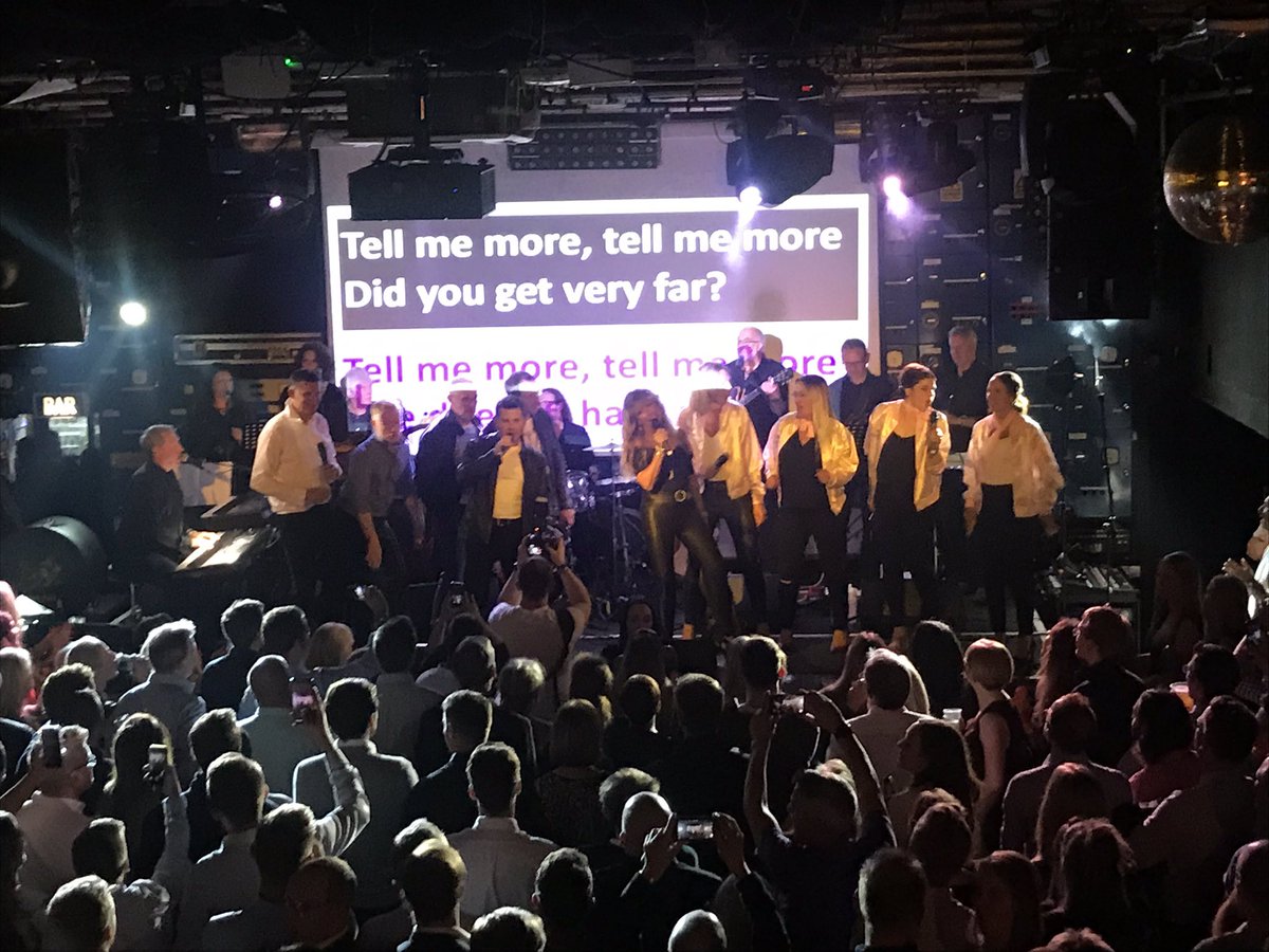 1mancunianway's tweet image. Crowd participation for the last song of the evening at #yfactor Time for you to join in by donating £5 by texting MANCHESTER to 70085