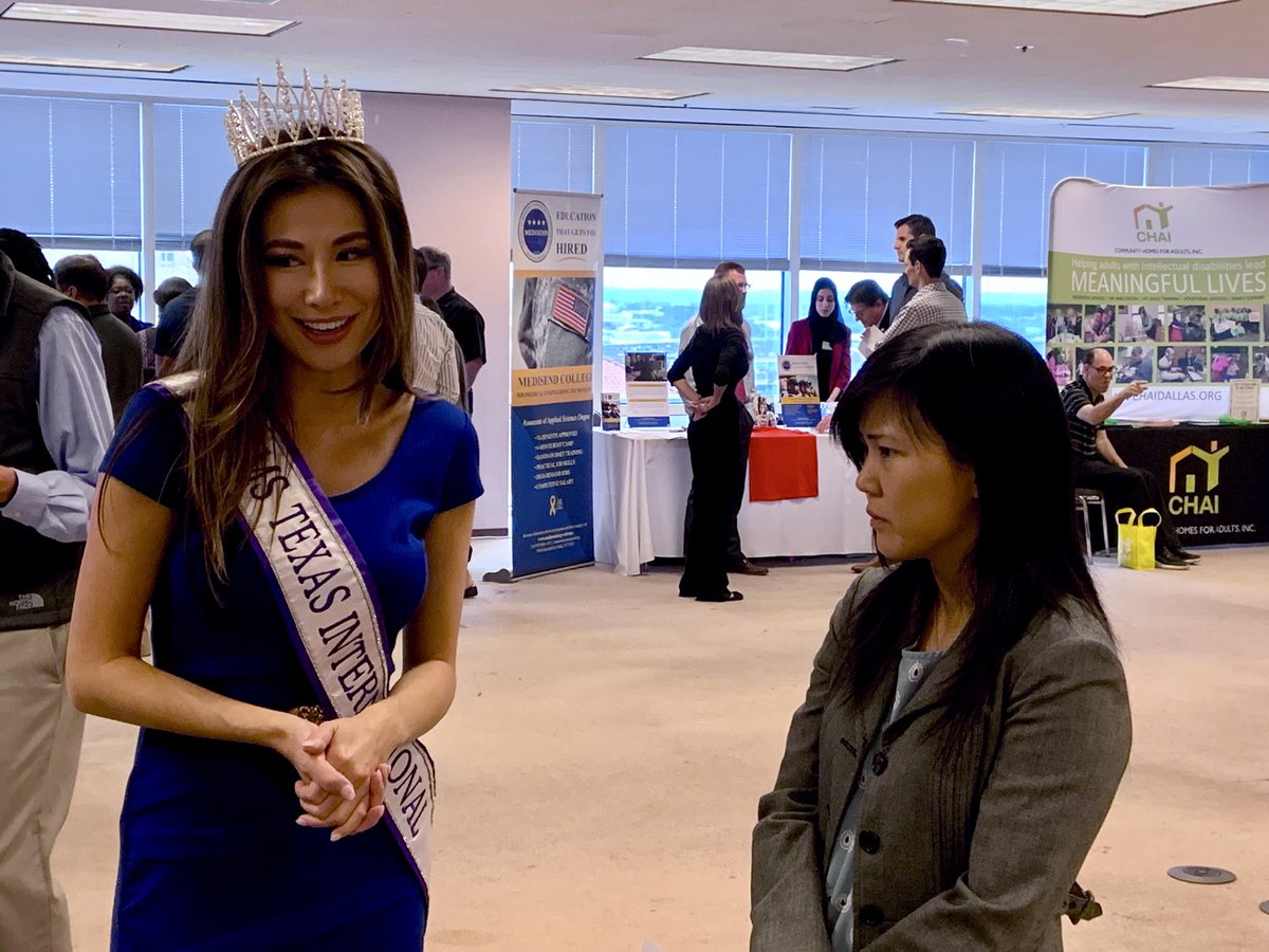 TheLeaCaprice's tweet photo. On this #NorthTexasGivingDay, I’m so pleased to support @familycompass at the @ORIXFoundation fair. @NTxGivingDay #PreventChildAbuse https://t.co/DP2MAx2oaI