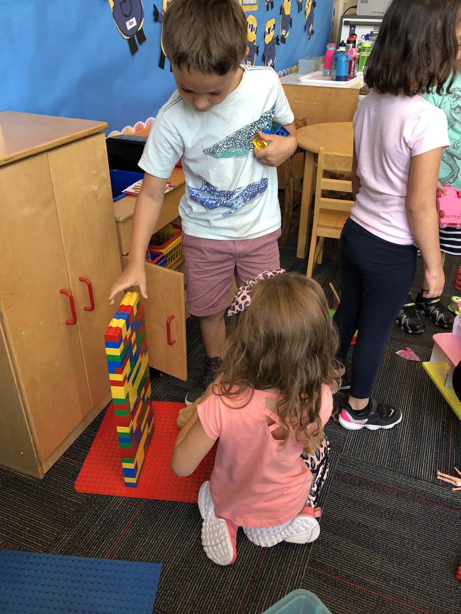 Kindergartners in Mrs. Padgett’s class build together during free choice time. #BPSLearners @MDZLeadership <a href="/BirminghamPS/">Birmingham Schools</a>