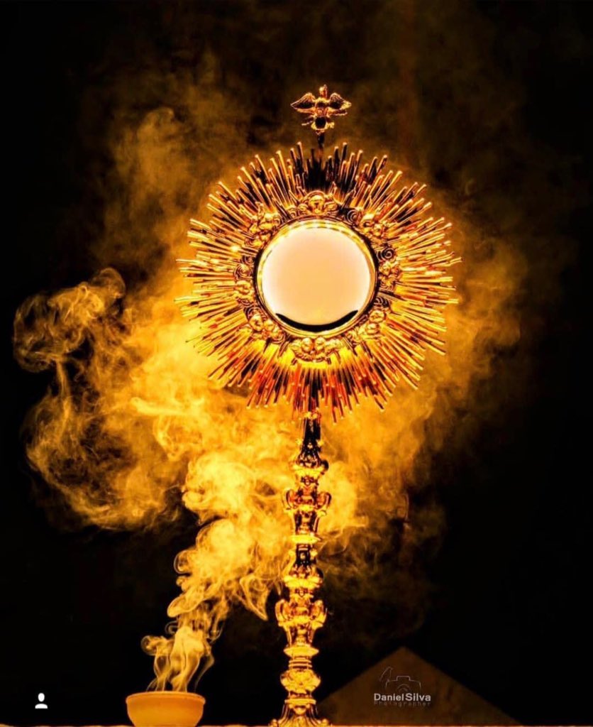 Nada te turbe,
nada te espante,
todo se pasa,
Dios no se muda;
la paciencia
todo lo alcanza;
quien a Dios tiene
nada le falta:
sólo Dios basta.