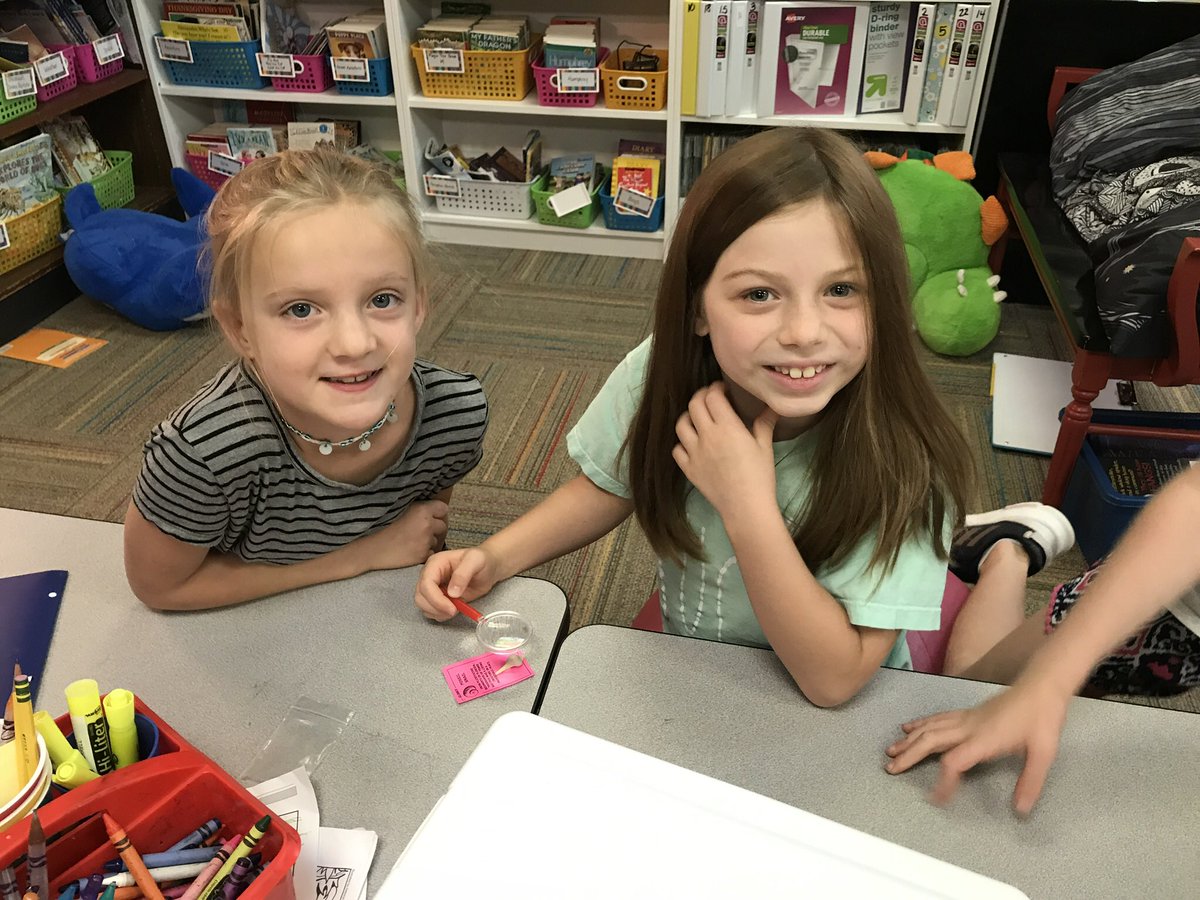 happyfrog68's tweet photo. During Writer’s Workshop today students used magnifying glasses to notice details in fossils.  What could this have to do with being an author? @WoHillsHawkeyes #ItsWorthIt https://t.co/XdH0frwEE1