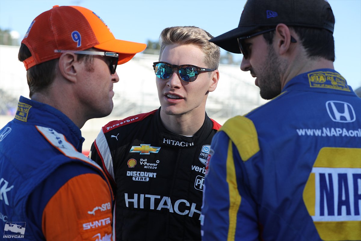 IndyCar's tweet photo. Spotted in pit lane: 3 championship contenders ๐ถ๏ธ
@scottdixon9 // @josefnewgarden // @AlexanderRossi https://t.co/TFwjXjdvn8