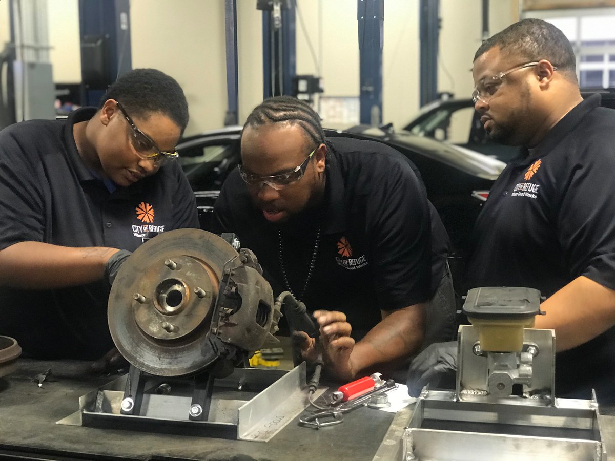 cityofrefugeatl's tweet photo. Advancing their careers, one tool at a time. We’re so proud of the progress our @NAPAKnowHow auto class has made since beginning the course. Look out for their graduation next month! #WeAreCOR #WhereGoodWorks https://t.co/tNZzpuDLqC
