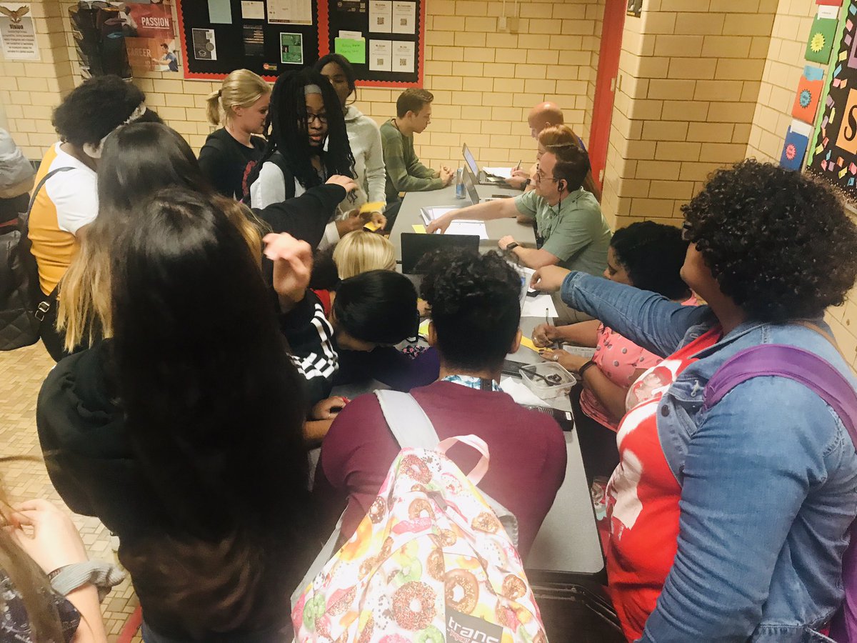 Seneca_High's tweet photo. Counselors Corner at lunch. 😊#systemsofsupport” #mission https://t.co/lrti78qTfk