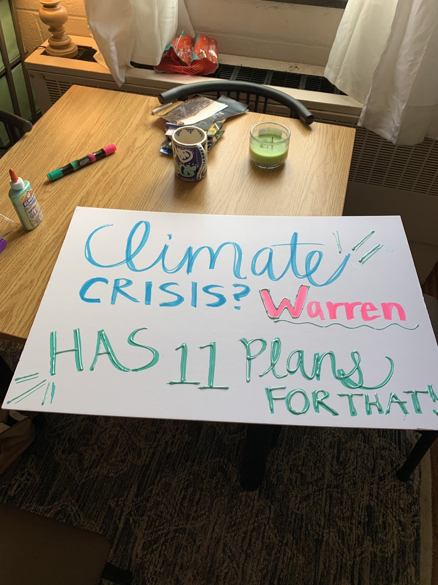 VandyforWarren's tweet photo. Climate rally? ~sign~ us up!! #whathomework #artclass #glitterglue https://t.co/O1IrfiJrFy