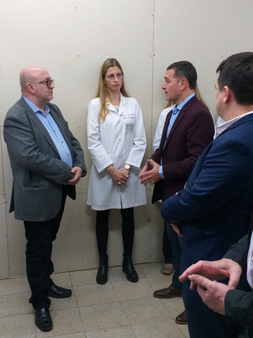 incucaioficial's tweet photo. Se reunieron en Misiones las autoridades del Incucai, CucaiMis, el Ministro de Salud de la Provincia y los directores de los hospitales de referencia del Sistema de Salud Pública, en el marco de una jornada de actualización de la temática de donación y trasplante. https://t.co/tsU1tBI4jg
