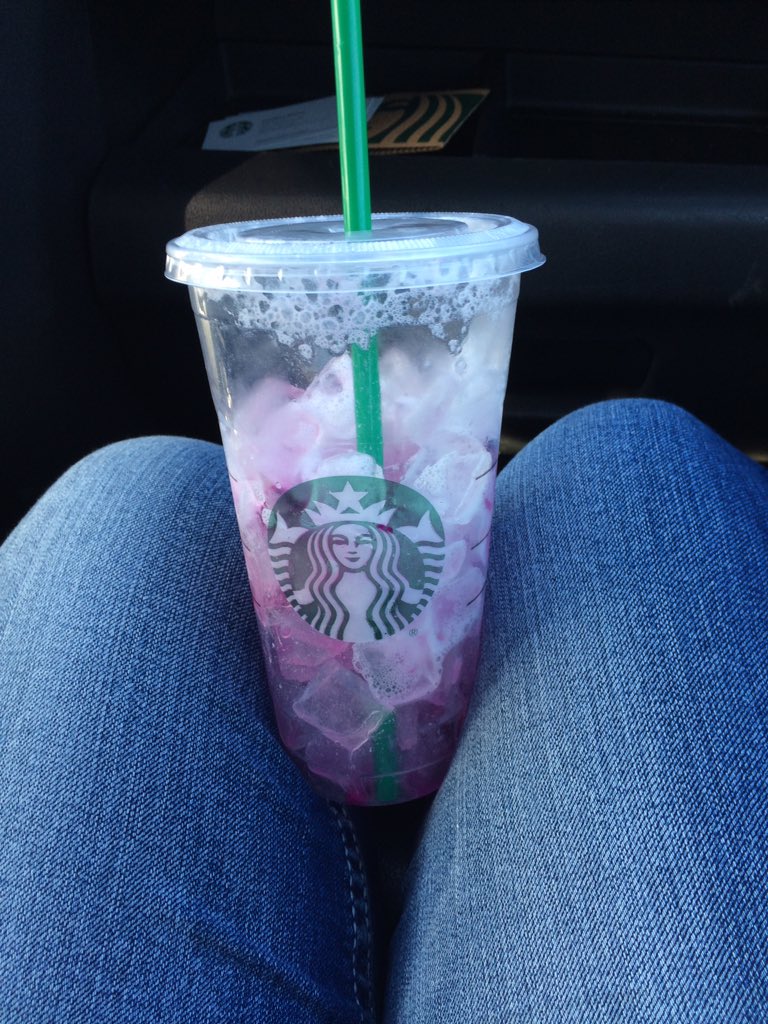 JessieStill's tweet photo. @Starbucks Kinda dissapointed... Ordered a Dragon Paradise drink (pink drink with dragon fruit mango refresher instead of strawberry açaí), finished it, and realized that all I’d really gotten was a cup full of ice.... Though I still love you Starbucks, you can do better! 😀 https://t.co/nsErEXSsdA
