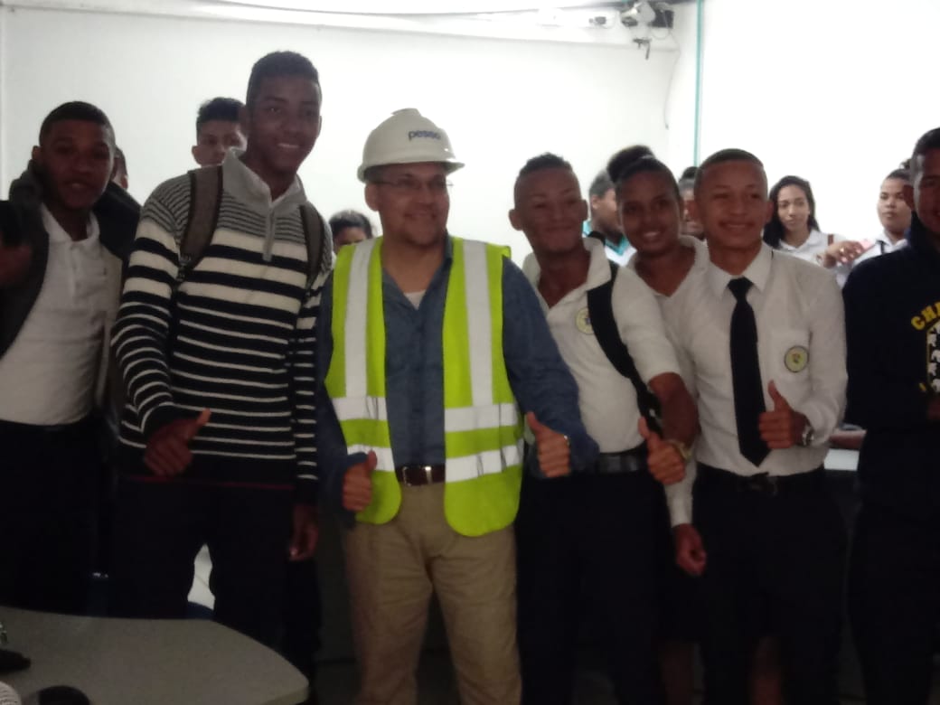 grupopessosa's tweet photo. #TOPNews Víctor Centella gerente #QHSE de #PESSO, asiste a IPT Louis Martinz San Miguelito a #Educar en #Seguridadindustrial, contribuyendo a la formación profesional de estudiantes del 12º Grado. #SomosPesso @MeducaPma @COSPAEpanama @el_BID @CapacPanama @SUNTRACS2 @CCIYAP https://t.co/mGrZN5LEIn