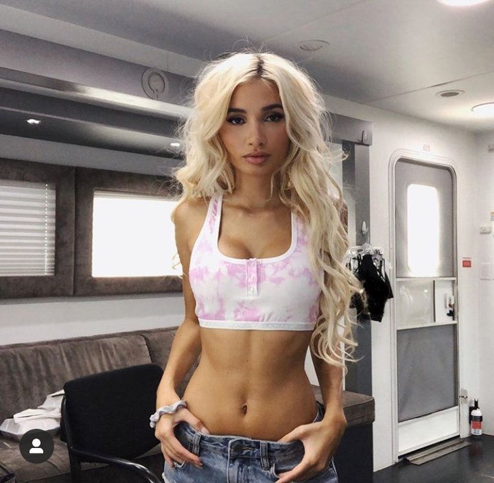 Happy birthday pia Mia. Wish a good birthday 