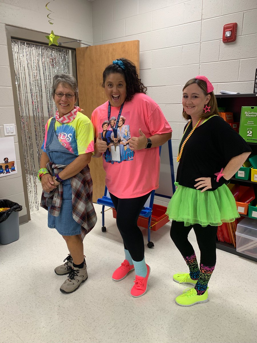 MellyMel2525's tweet photo. We "Rocked Our School" at Rocky Fork today!! 🎤📀🎵🎤📀🎵🎤 💃😎😜💃We had such a fun day! 💃😎😜💃

 #RockYourSchool #80sand90s #Lovemyteam #RockyFork https://t.co/tXr9vqGlVl