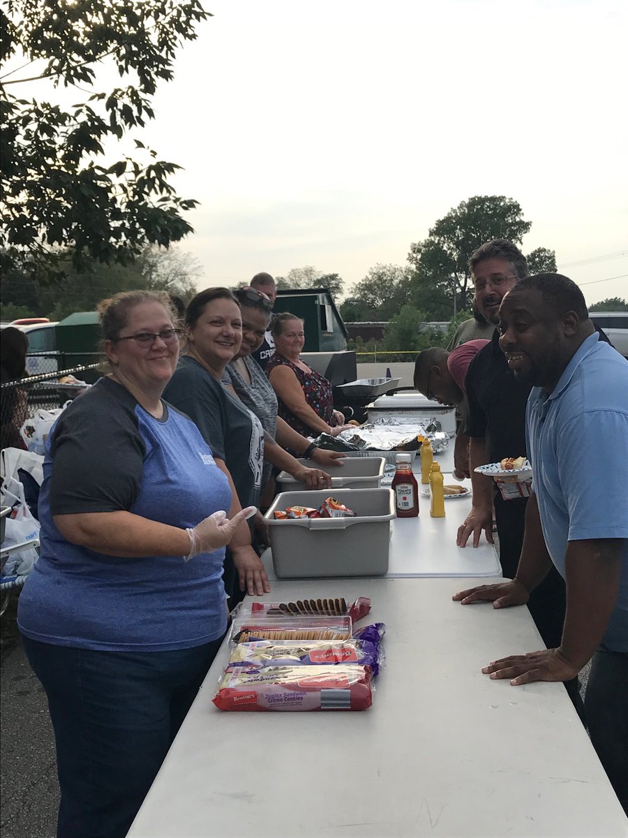 MillerParkLSR7's tweet photo. 150 Miller Park Eagles, alumnae, staff and families served tonight at MPC homecoming!  So proud of our team! https://t.co/sBJi1bA5Eb