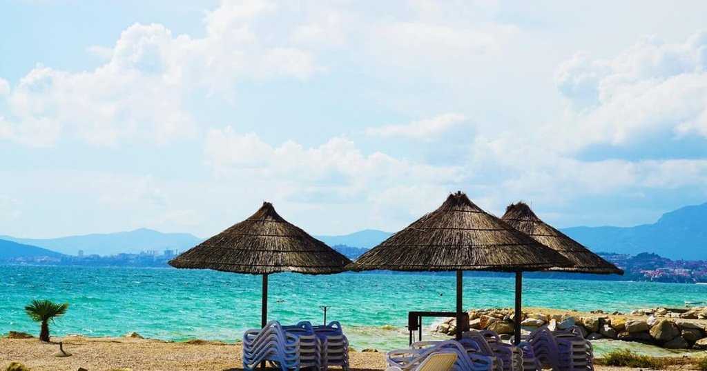 “Begin somewhere. You cannot build a reputation on what you intend to do.” – Liz Smith --> ift.tt/2IFLZHq -  #freedom #digitalmarketing #world